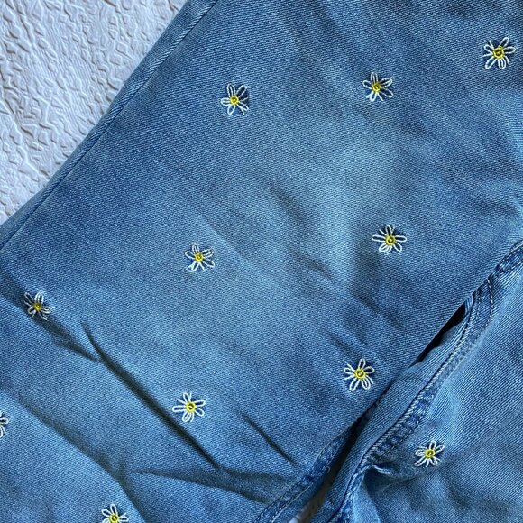 Wide Leg Daisy Embroidered Jeans - Picture 3 of 4